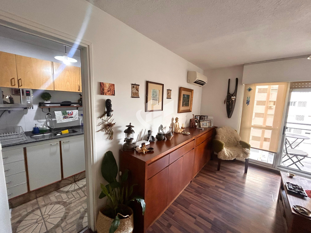 Apartamento ID.2010 - Venta Apartamento 2 Dormitorios, Tres Cruces, Cordón