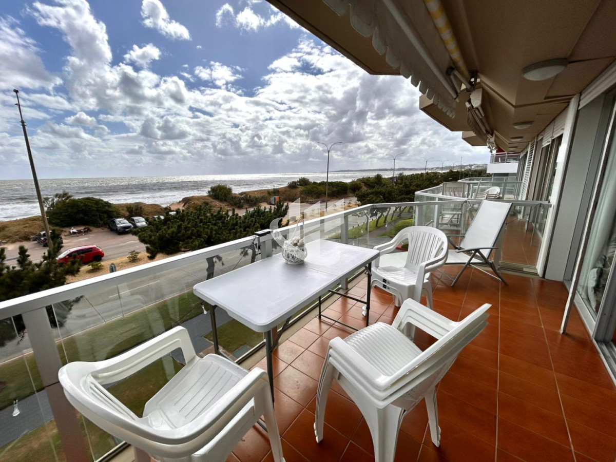Apartamento ID.2408 - Alquiler Temporal 2 dormitorios Primera Linea Playa Mansa, Punta Del Este