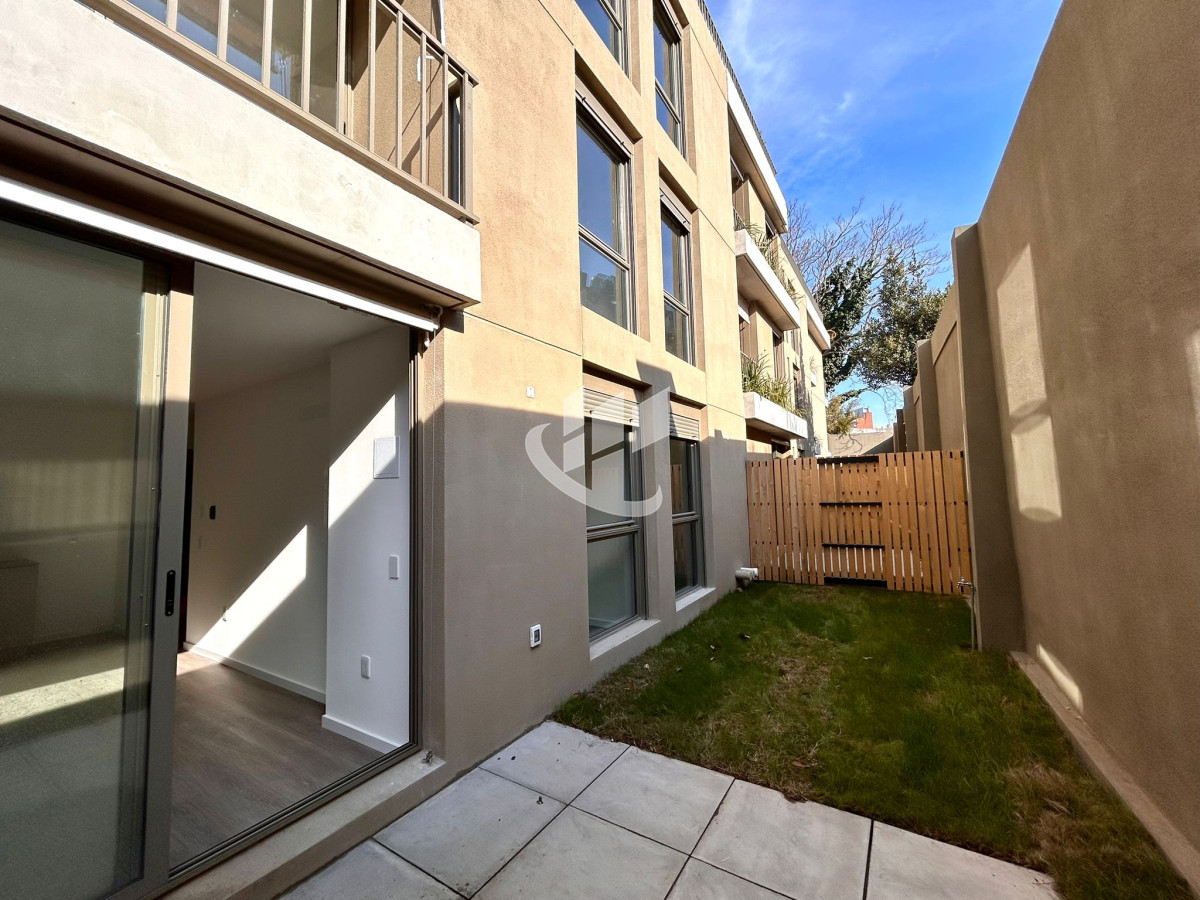 Apartamento ID.2045 - Venta Apartamento 2 dormitorios con Patio, La Blanqueada, Parque Batlle