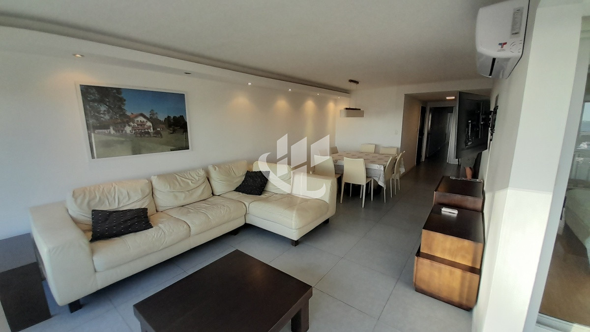 Apartamento ID.1719 - PUNTA DEL ESTE MANSA FRENTE AL MAR! APARTAMENTO DE 2 DORMITORIOS Y DEPENDENCIA EN VENTA! 