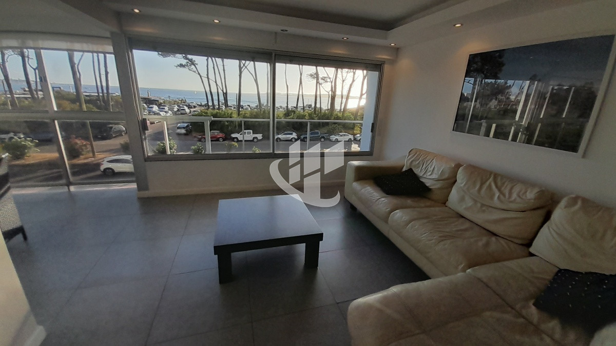 Apartamento ID.1719 - PUNTA DEL ESTE MANSA FRENTE AL MAR! APARTAMENTO DE 2 DORMITORIOS Y DEPENDENCIA EN VENTA! 