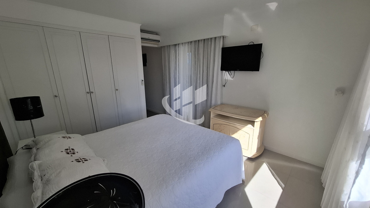 Apartamento ID.2038 - Venta apartamento 3 suites y dep completa, primera línea Brava, Punta del Este