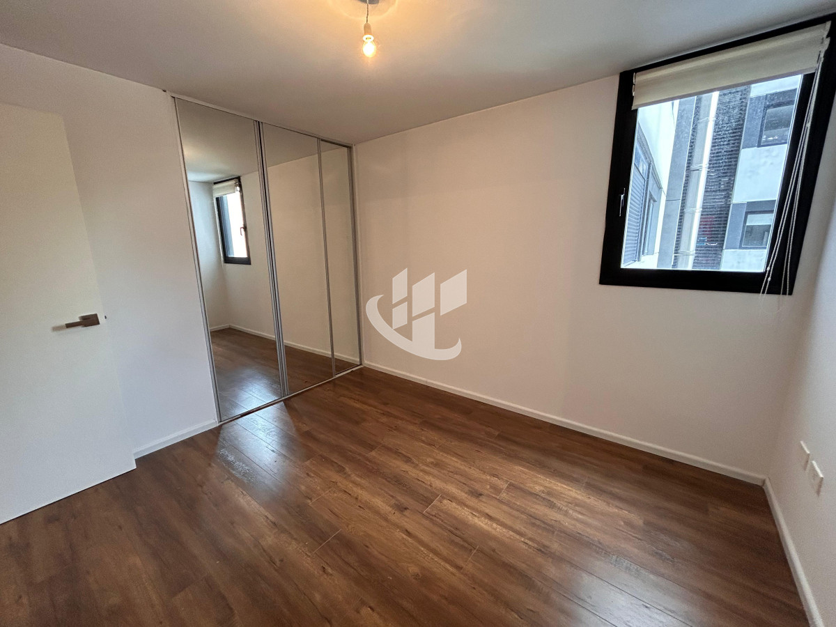 Apartamento ID.1896 - Venta de apartamento de 2 dormitorios con garage en Centro, Montevideo