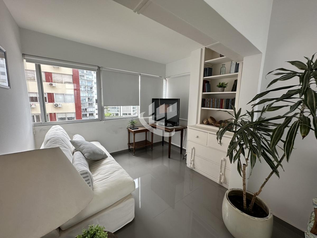 Apartamento ID.1906 - Frente al mar. Apartamento en alquiler anual de 3 dormitorios en Punta del Este 