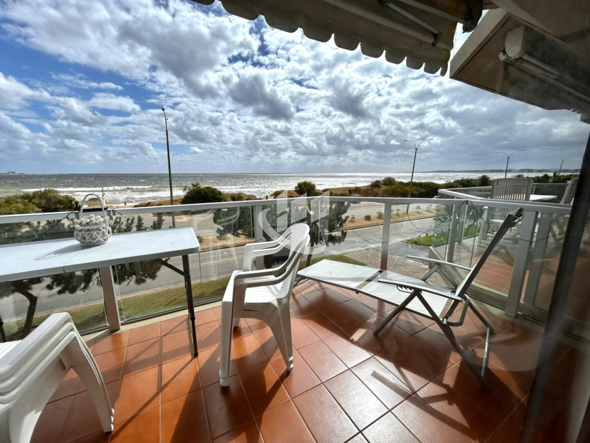 Apartamento ID.2408 - Alquiler Temporal 2 dormitorios Primera Linea Playa Mansa, Punta Del Este