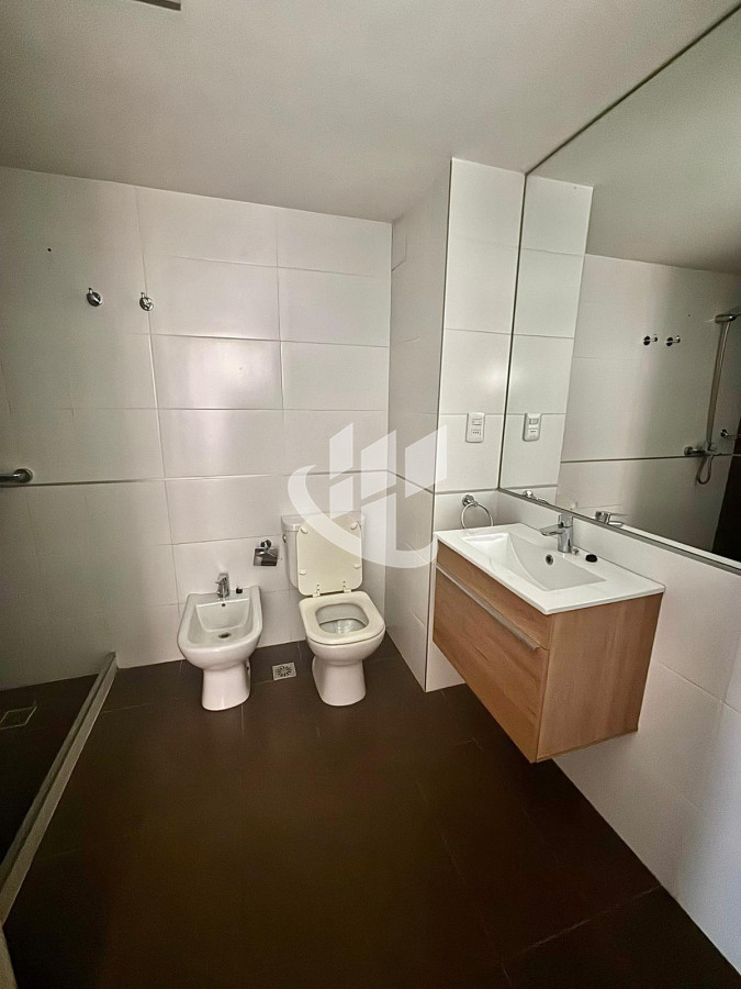 Apartamento ID.2247 - Alquiler Apto 2 Dormitorios con Terraza Amplia y Garaje