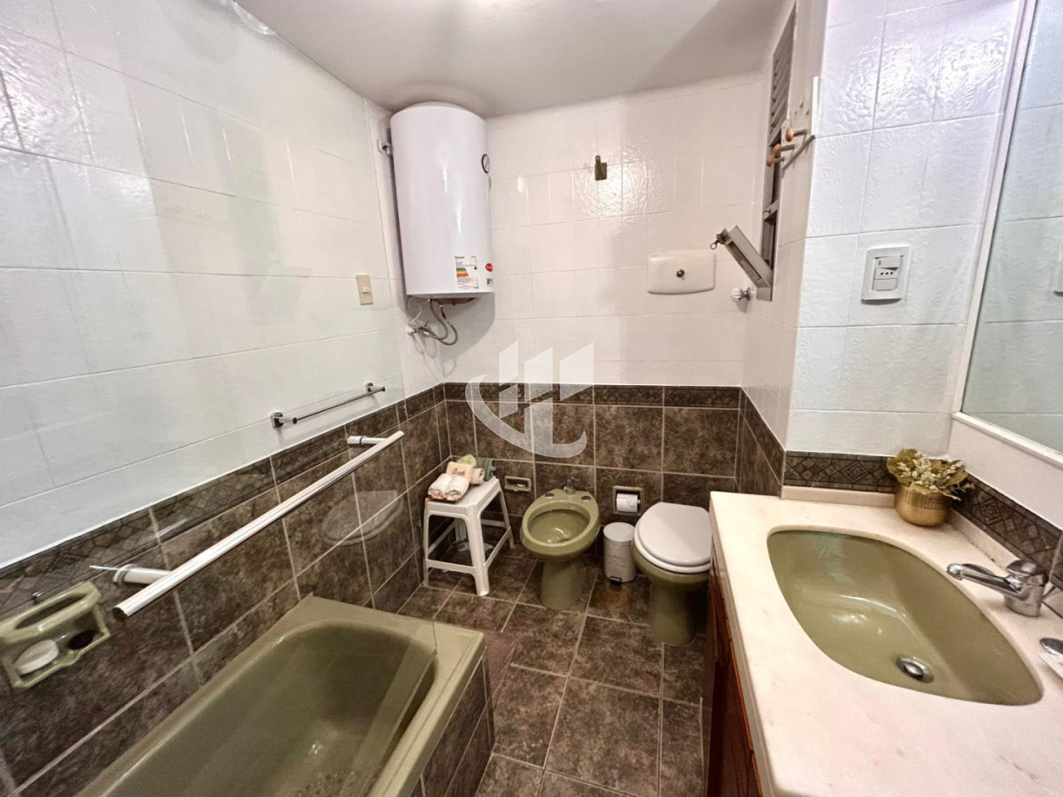 Apartamento ID.2408 - Alquiler Temporal 2 dormitorios Primera Linea Playa Mansa, Punta Del Este