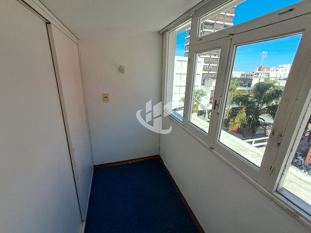 Apartamento ID.1787 - PUNTA DEL ESTE PENINSULA DUPLEX DE 4 DORMITORIOS Y AZOTEA EN VENTA