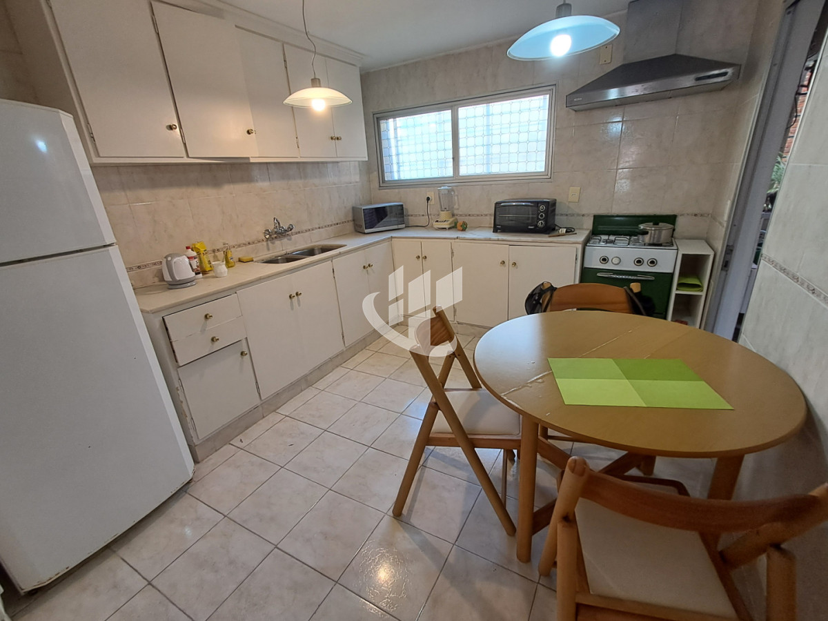 Apartamento ID.2484 - PUNTA DEL ESTE PENINSULA APTO 2 DORM 2 BAÑOS GARAGE A METROS DEL MAR