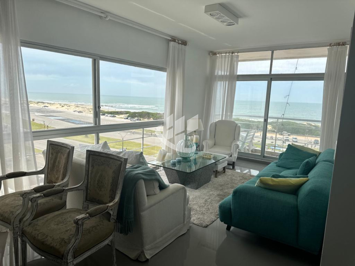 Apartamento ID.1906 - Frente al mar. Apartamento en alquiler anual de 3 dormitorios en Punta del Este 