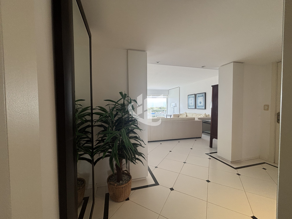 Apartamento ID.2277 - PUNTA DEL ESTE - PLAYA BRAVA - APARTAMENTO DE 4 DORMITORIOS EN SUITE Y DEPENDENCIA - VENTA