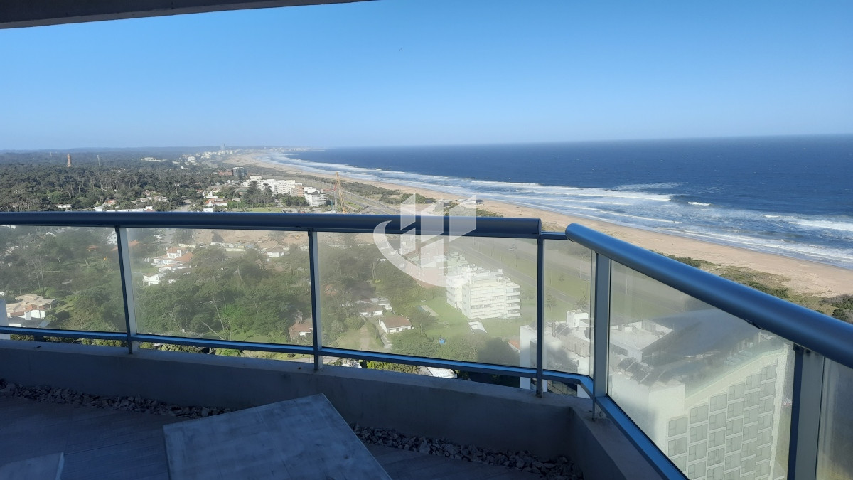Apartamento ID.894 - Alquiler Temporada, 3 dormitorios y dep, con vista, piso alto, Brava, Punta del Este