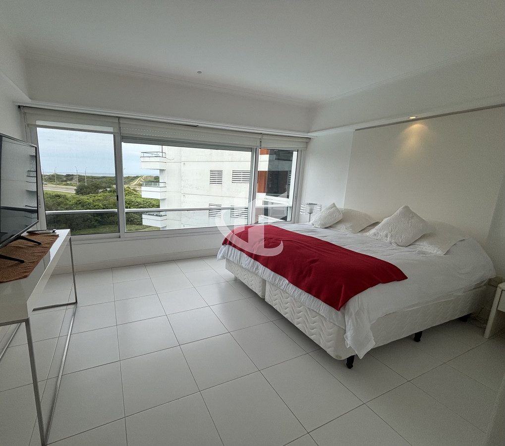 Apartamento ID.2277 - PUNTA DEL ESTE - PLAYA BRAVA - APARTAMENTO DE 4 DORMITORIOS EN SUITE Y DEPENDENCIA - VENTA