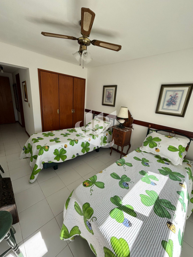 Apartamento ID.2453 - PUNTA DEL ESTE CHIVERTA APTO CON SERVICIOS DE 3 DORMITORIOS EN SUITE, GARAGE , DEP DE SERCVICIO