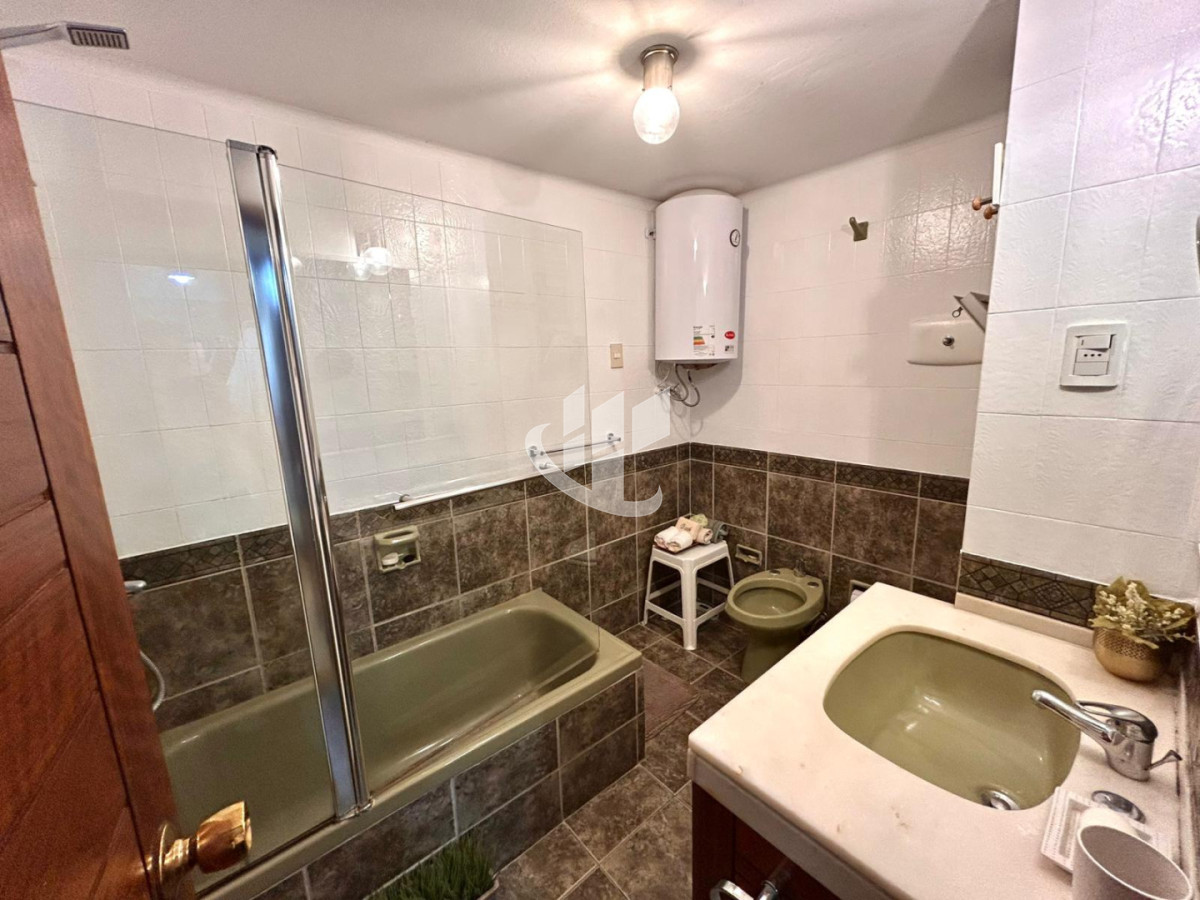 Apartamento ID.2408 - Alquiler Temporal 2 dormitorios Primera Linea Playa Mansa, Punta Del Este