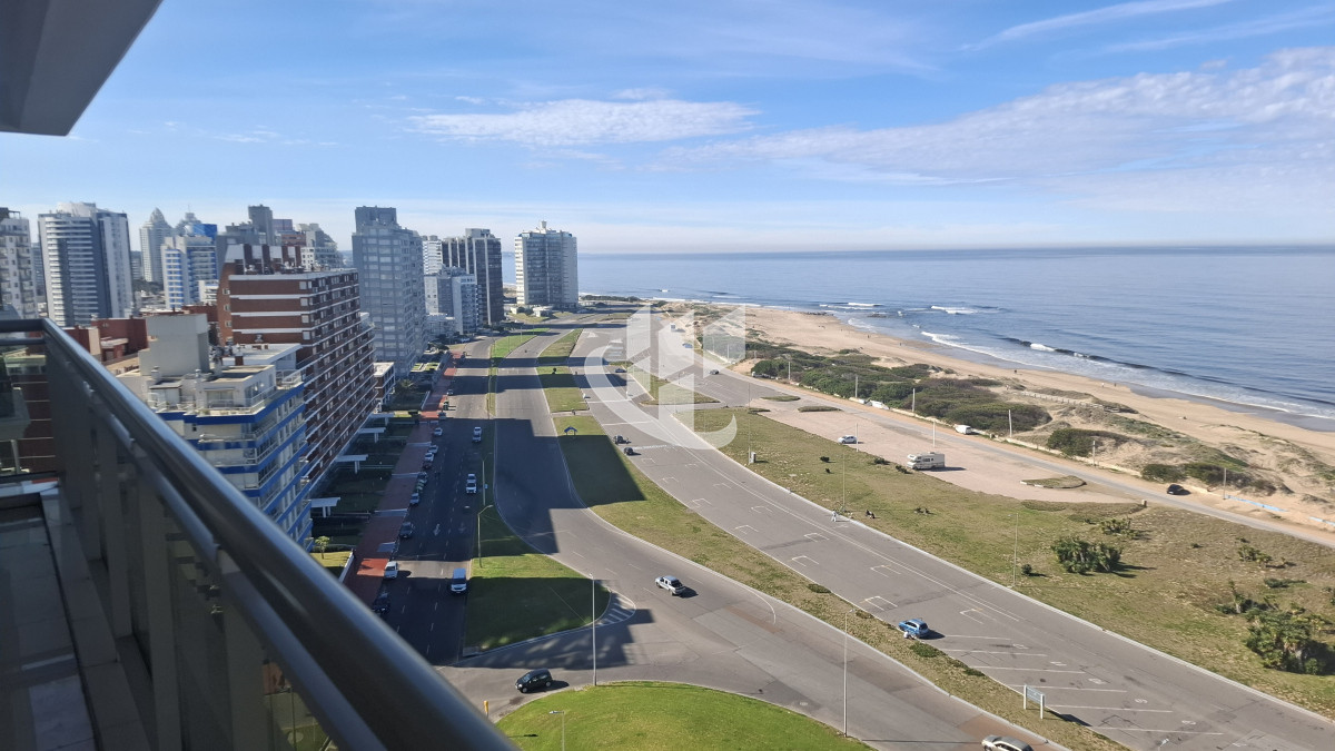 Apartamento ID.2040 - Venta departamento, primera linea 4 suites, Brava, Punta del Este