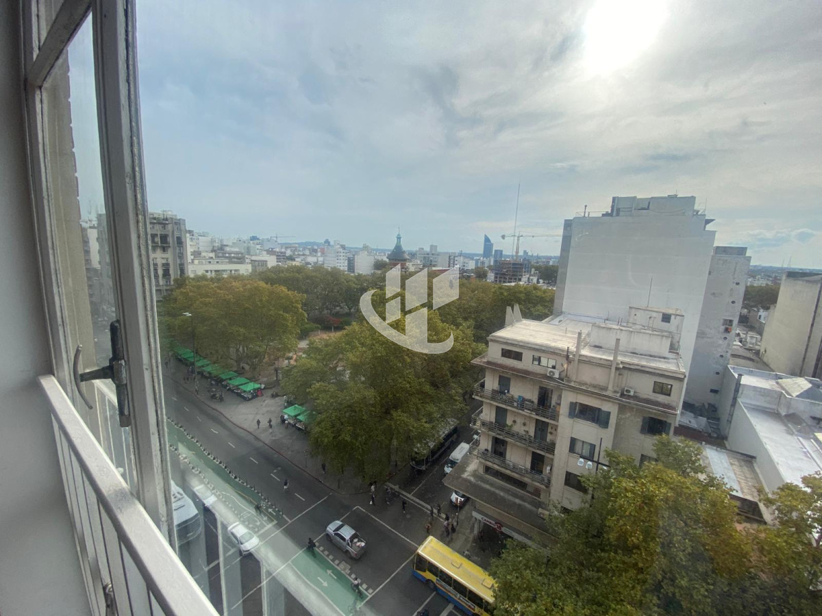 Apartamento ID.1860 - APARTAMENTO DE CATEGORIA 3 DORMITORIOS 2 BAÑOS  Y SERVICIO GARAJE SOBRE 18 DE JULIO