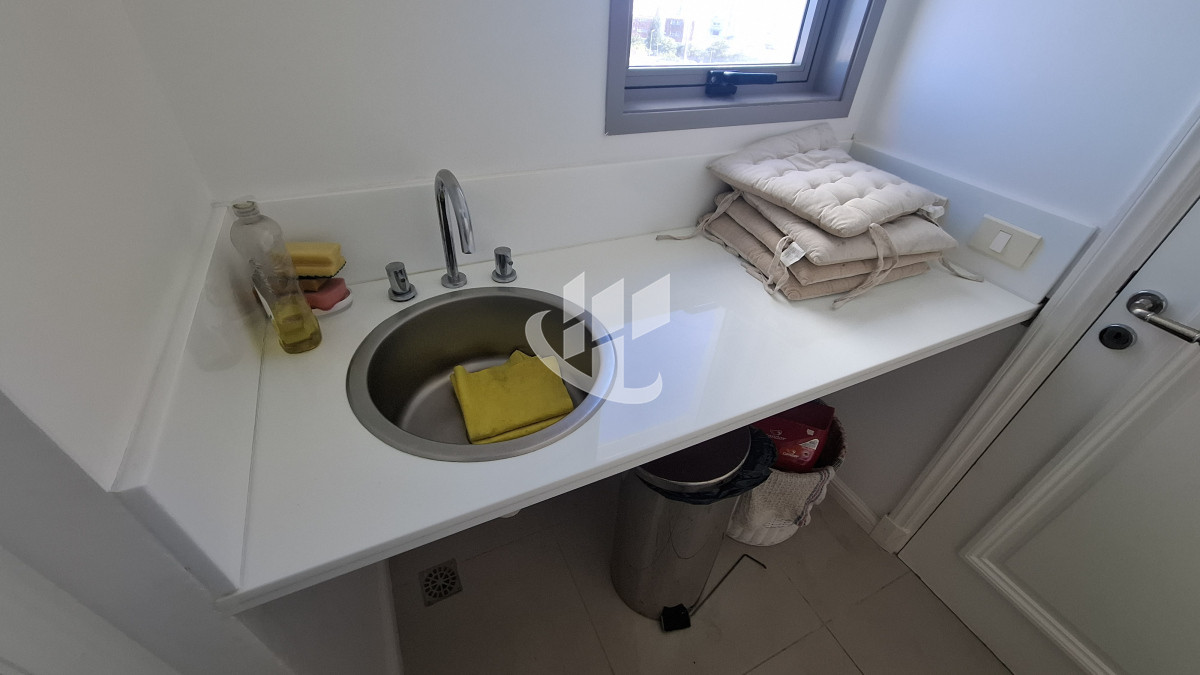 Apartamento ID.2038 - Venta apartamento 3 suites y dep completa, primera línea Brava, Punta del Este