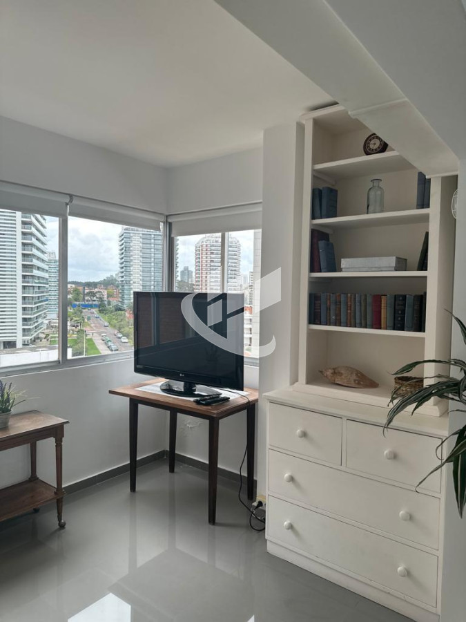 Apartamento ID.1906 - Frente al mar. Apartamento en alquiler anual de 3 dormitorios en Punta del Este 