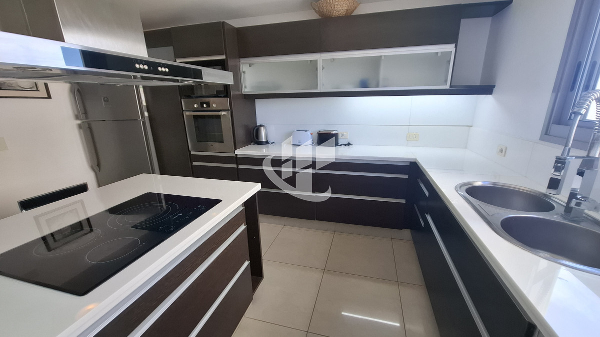 Apartamento ID.2038 - Venta apartamento 3 suites y dep completa, primera línea Brava, Punta del Este