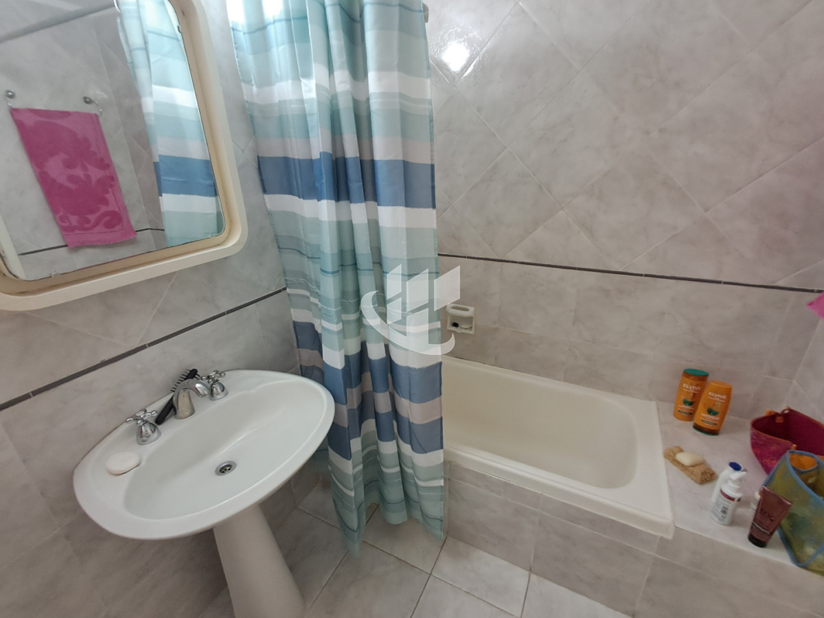 Apartamento ID.2484 - PUNTA DEL ESTE PENINSULA APTO 2 DORM 2 BAÑOS GARAGE A METROS DEL MAR