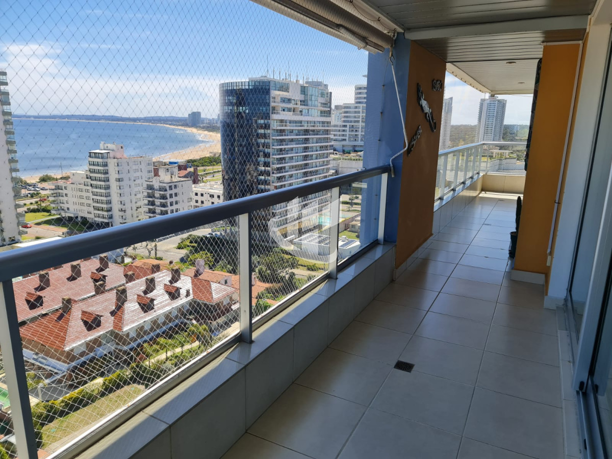 Apartamento ID.2013 - PUNTA DEL ESTE MANSA APTO 3 SUITES BALCON CON PARRILLERO EXCELENTE VISTA Y AMENITIES!