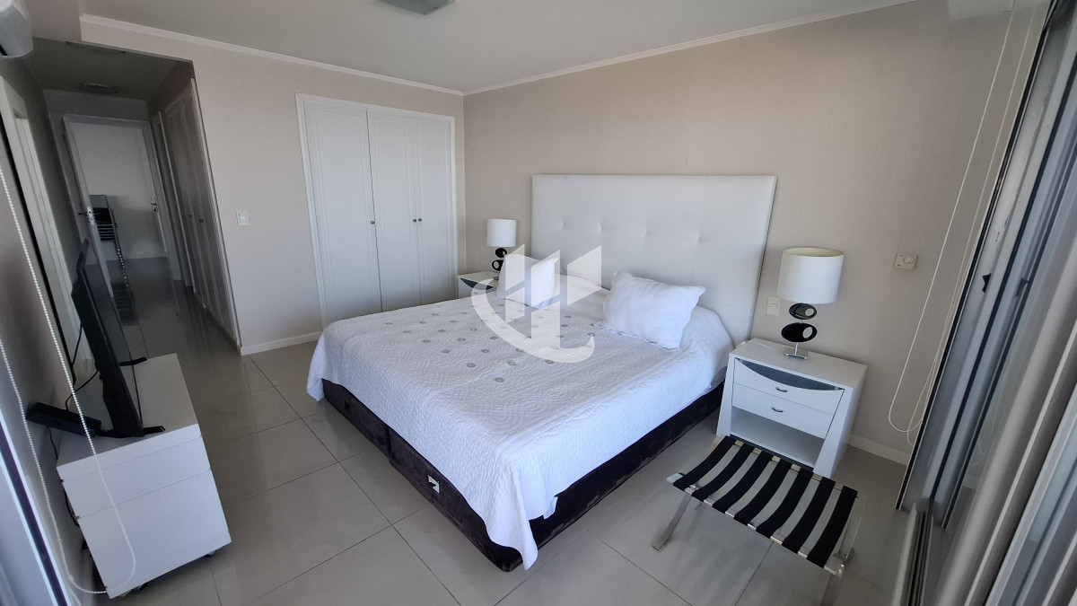 Apartamento ID.2039 - Venta apartamento 3 suites y dependencia completa, primera línea Brava, Punta del Este