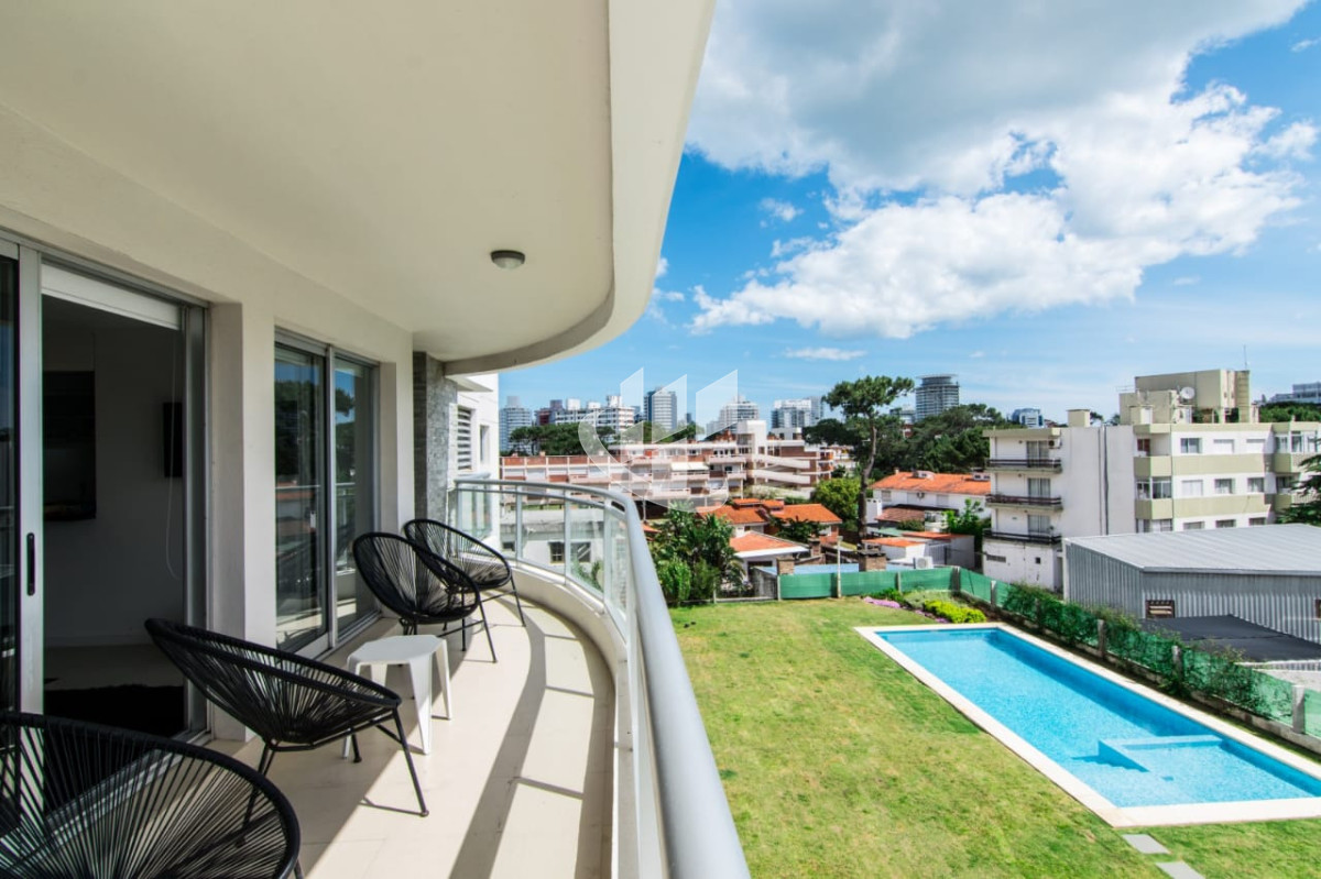 Apartamento ID.2500 - PUNTA DEL ESTE AIDY GRILL APTO DE 2 DORMITORIOS 2 BAÑOS BALCON CON PARRILLERO GARAGE