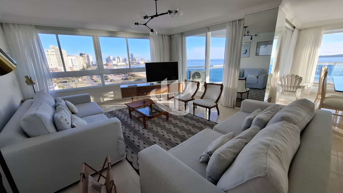 Apartamento ID.2036 - Alquiler Anual, 4 dormitorios, 5 baños, primera linea, Mansa, Punta del Este