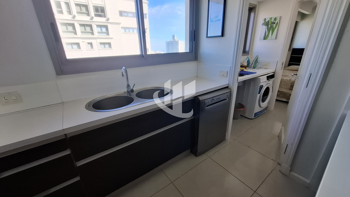 Apartamento ID.2040 - Venta departamento, primera linea 4 suites, Brava, Punta del Este