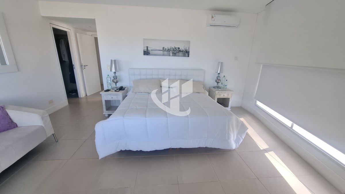 Apartamento ID.2434 - Alquiler invernal, 3 dormitorios y dependencia, Brava, Primera linea, Punta del Este