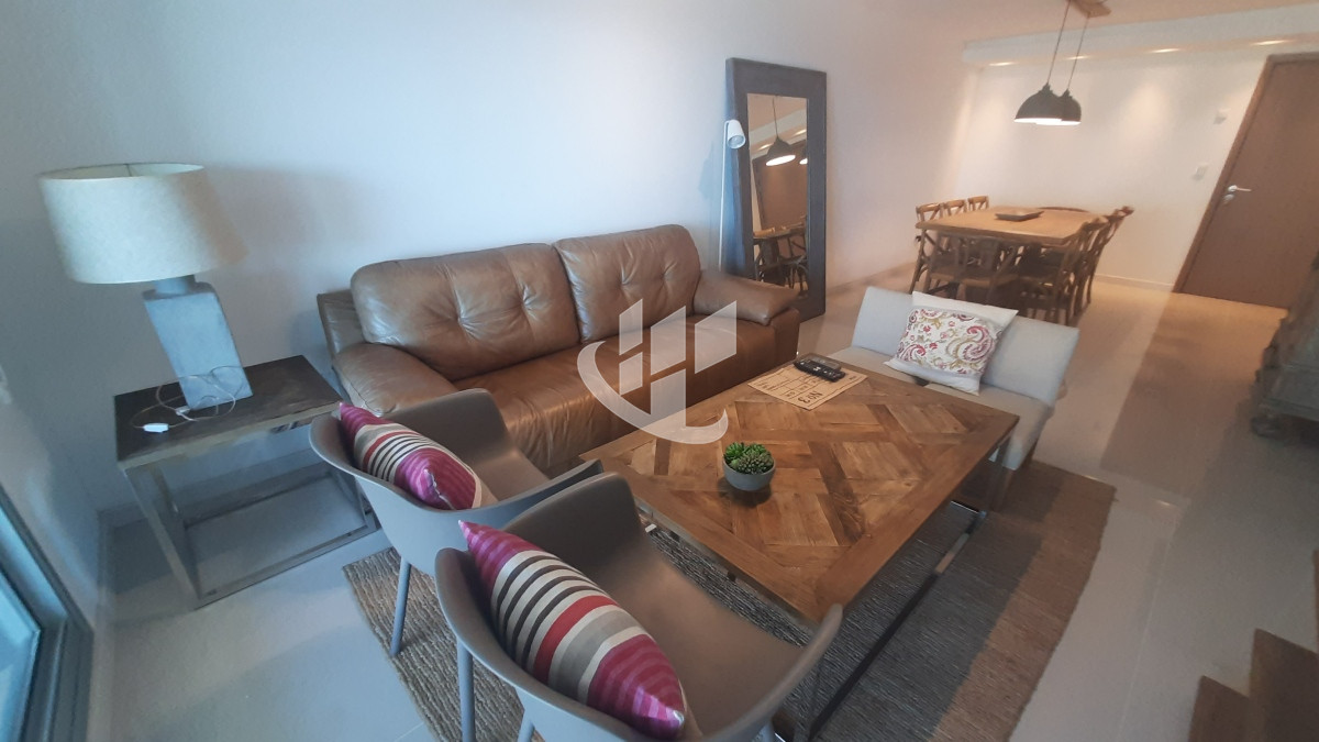 Apartamento ID.894 - Alquiler Temporada, 3 dormitorios y dep, con vista, piso alto, Brava, Punta del Este