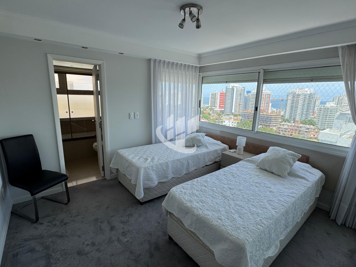Apartamento ID.1604 - PUNTA DEL ESTE MANSA APARTAMENTO DE 3 DORMITORIOS DEPENDENCIA PARRILLERO AMENITIES