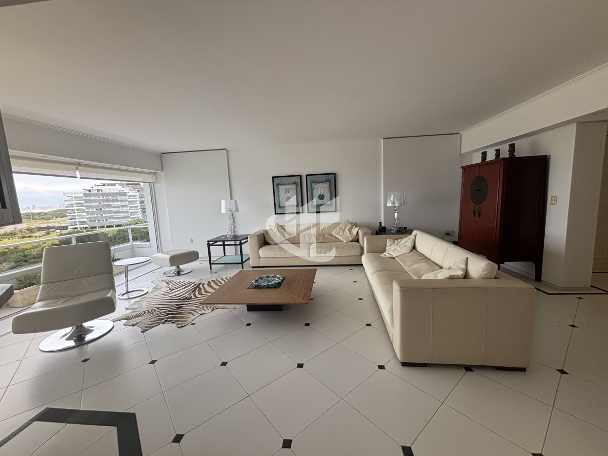 Apartamento ID.2277 - PUNTA DEL ESTE - PLAYA BRAVA - APARTAMENTO DE 4 DORMITORIOS EN SUITE Y DEPENDENCIA - VENTA