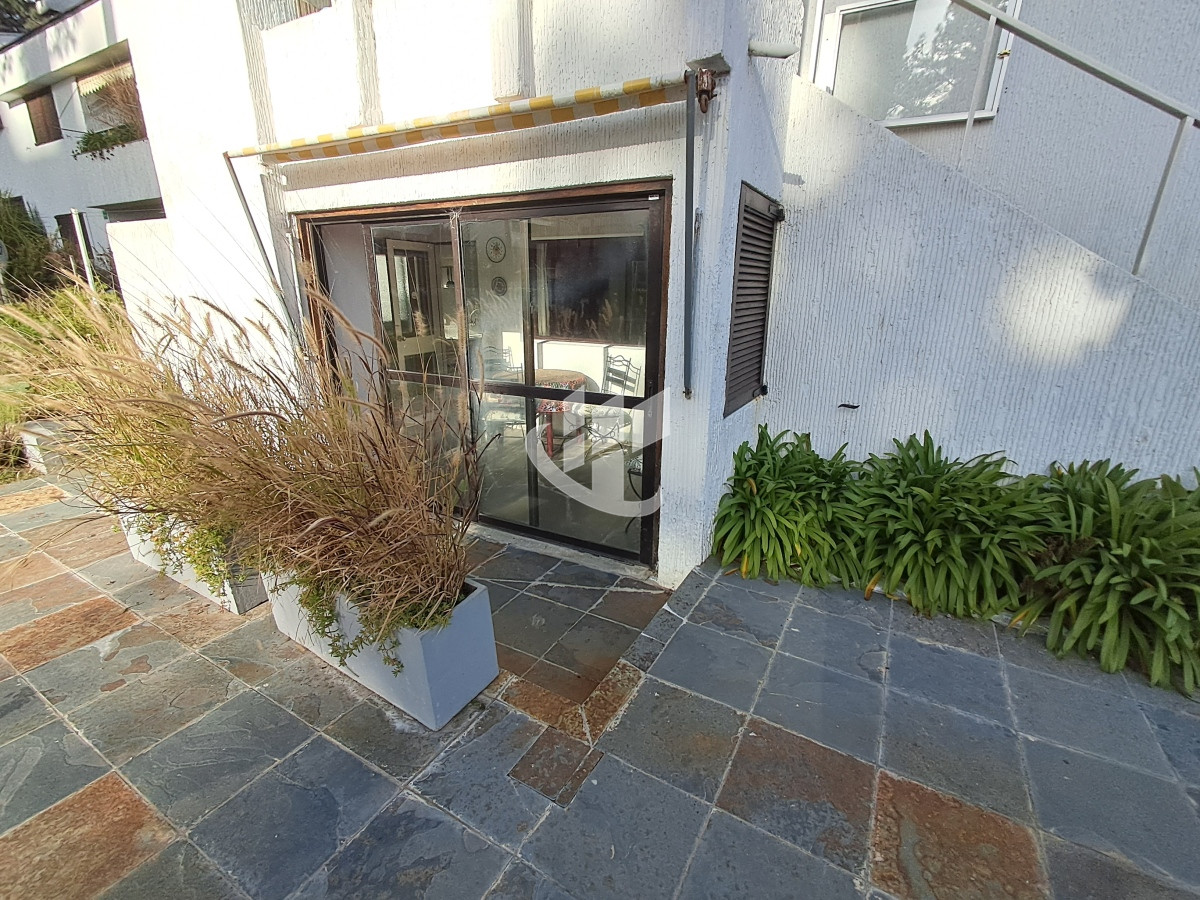 Apartamento ID.1387 - PUNTA DEL ESTE SOBRE AV ROOSEVELT 1 DORMITORIO Y MEDIO PARRILLERO VENTA