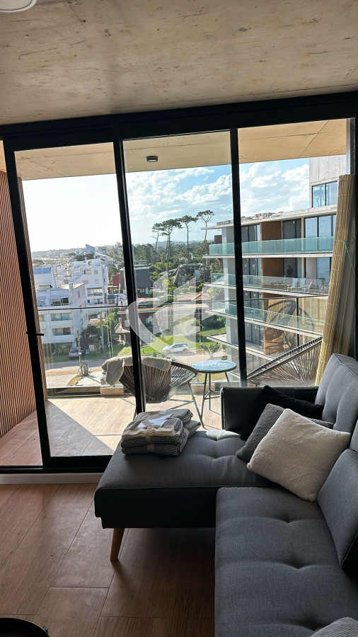 Apartamento ID.2238 - Venta apartamento, 1 dormitorio, 1era linea de mar, Playa Mansa, Punta del Este