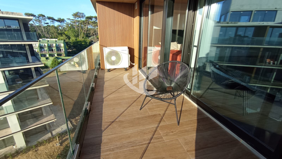 Apartamento ID.2238 - Venta apartamento, 1 dormitorio, 1era linea de mar, Playa Mansa, Punta del Este