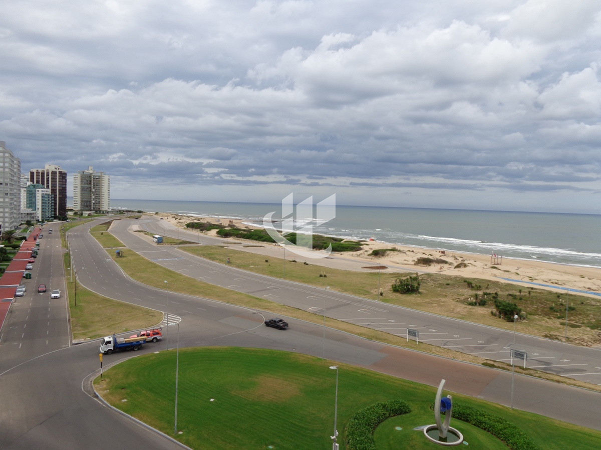 Apartamento ID.1400 - PUNTA DEL ESTE IMPERIALE FRENTE AL MAR! 3 DORMITORIOS 