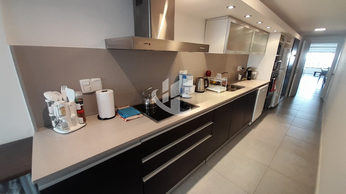 Apartamento ID.1719 - PUNTA DEL ESTE MANSA FRENTE AL MAR! APARTAMENTO DE 2 DORMITORIOS Y DEPENDENCIA EN VENTA! 
