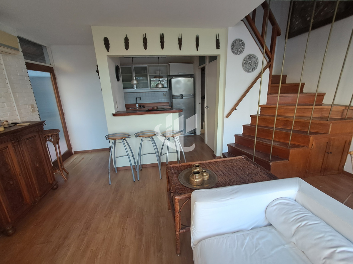 Apartamento ID.1787 - PUNTA DEL ESTE PENINSULA DUPLEX DE 4 DORMITORIOS Y AZOTEA EN VENTA