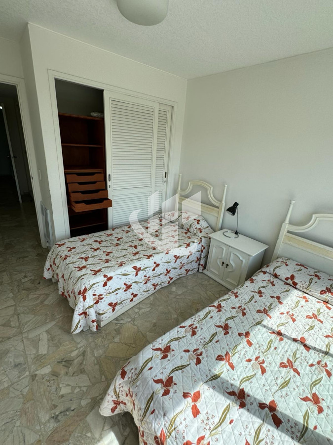 Apartamento ID.1132 - Alquiler Temporal en Punta del Este 3 dormitorios.