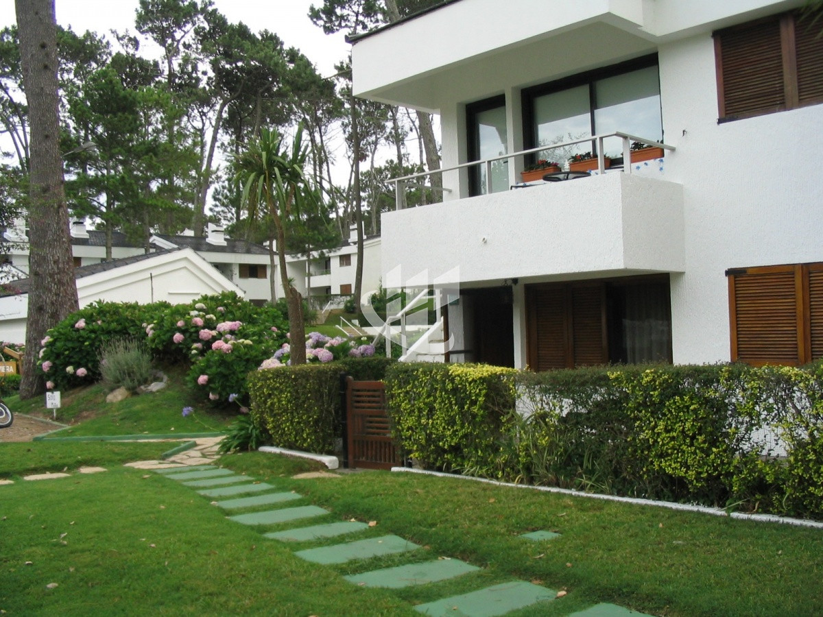 Apartamento ID.1387 - PUNTA DEL ESTE SOBRE AV ROOSEVELT 1 DORMITORIO Y MEDIO PARRILLERO VENTA