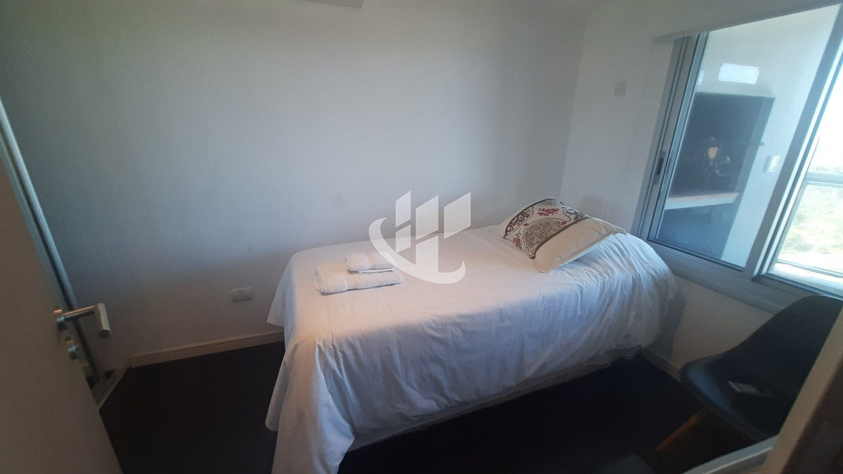 Apartamento ID.896 - Alquiler temporario, 2 dormitorios mas dependencia, piso alto, vista, Brava, Punta del Este.