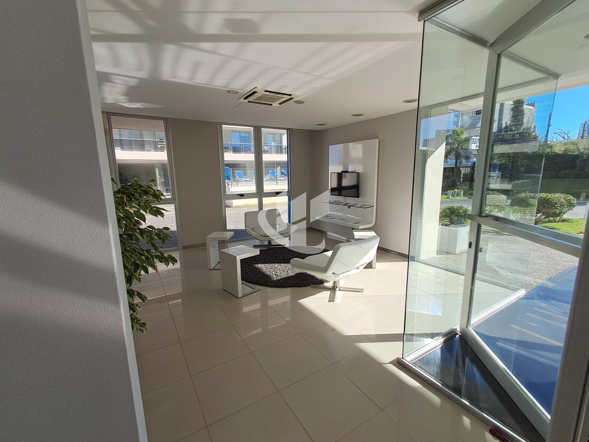 Apartamento ID.1765 - PUNTA DEL ESTE BRAVA APTO 2 DORMITORIOS 1 BAÑO COCHERA AMENITIES ALQUILER TEMPORAL