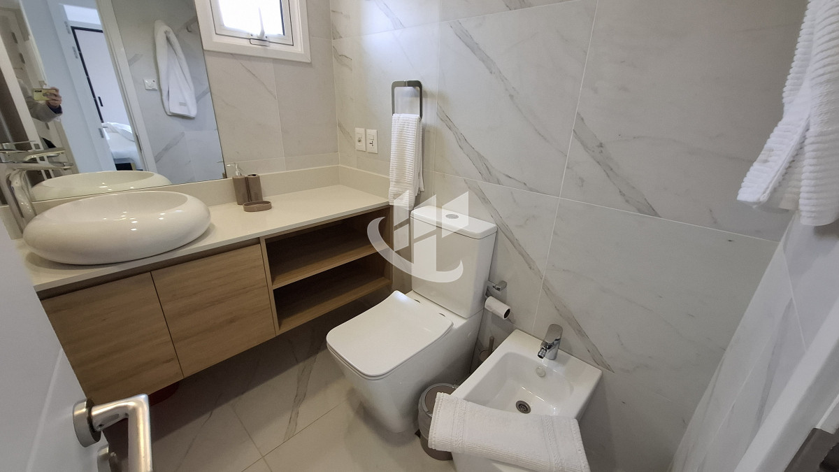 Apartamento ID.2031 - Alquiler Temporal, 2 dormitorios, parrillero propio, 1era linea, Mansa, Punta del Este