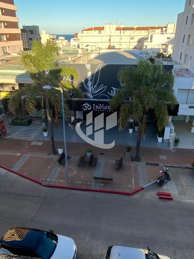 Apartamento ID.1787 - PUNTA DEL ESTE PENINSULA DUPLEX DE 4 DORMITORIOS Y AZOTEA EN VENTA