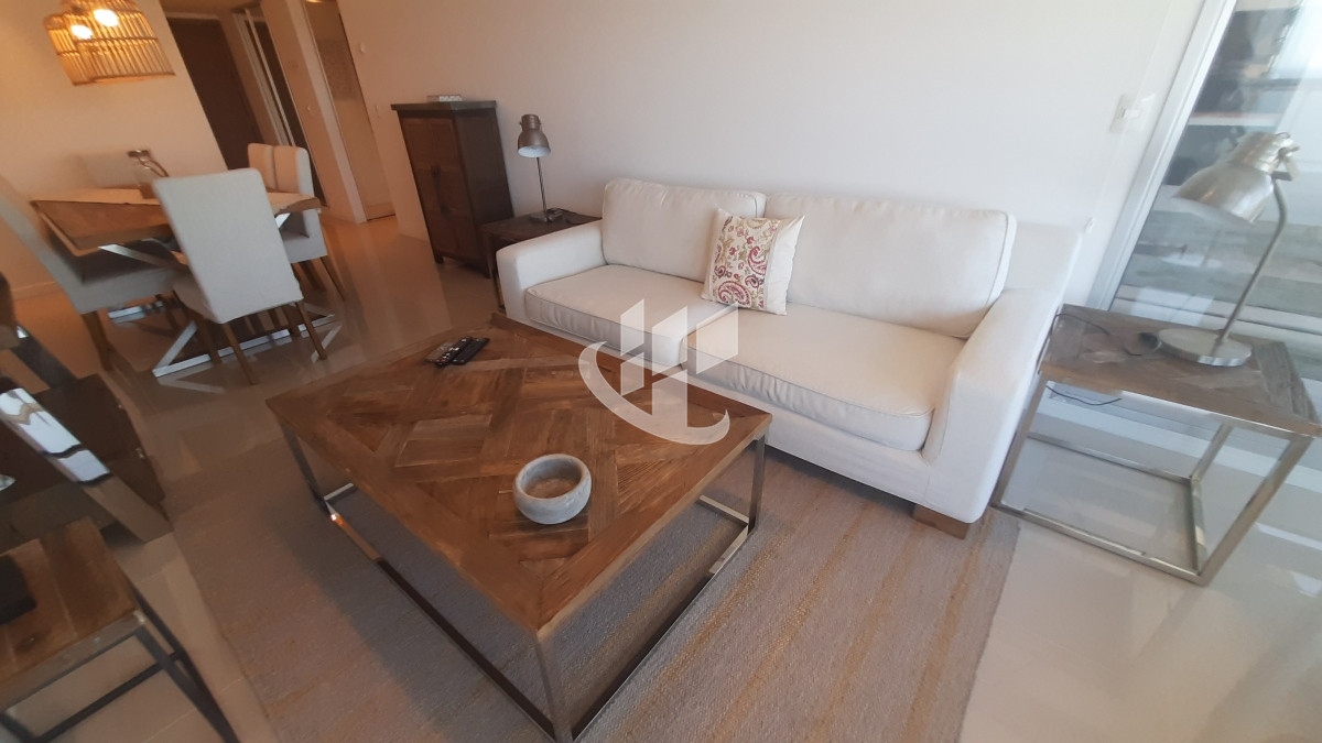 Apartamento ID.896 - Alquiler temporario, 2 dormitorios mas dependencia, piso alto, vista, Brava, Punta del Este.