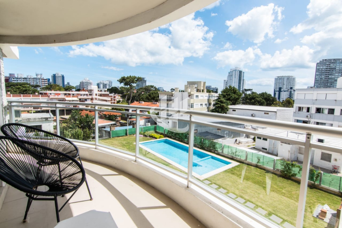 Apartamento ID.2500 - PUNTA DEL ESTE AIDY GRILL APTO DE 2 DORMITORIOS 2 BAÑOS BALCON CON PARRILLERO GARAGE