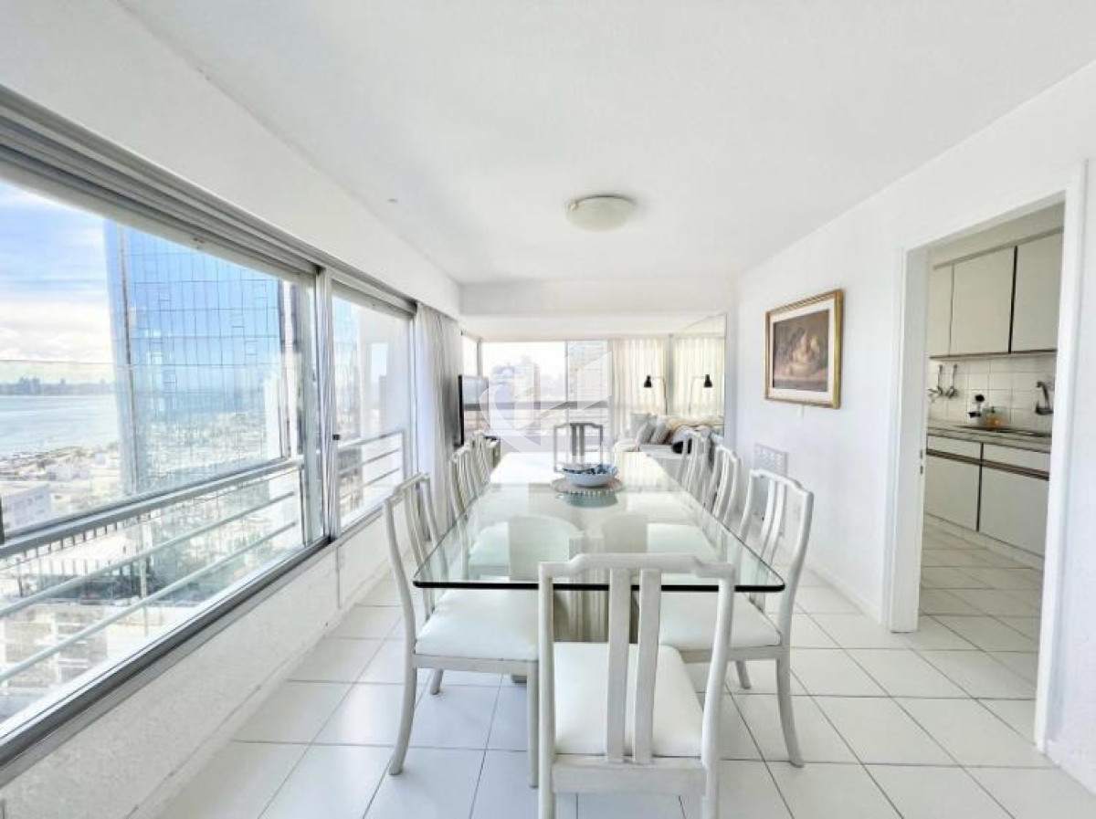 Apartamento ID.2403 - Alquiler Verano, 3 dormitorios mas dependencia, con vista, Peninsula, Punta del Este