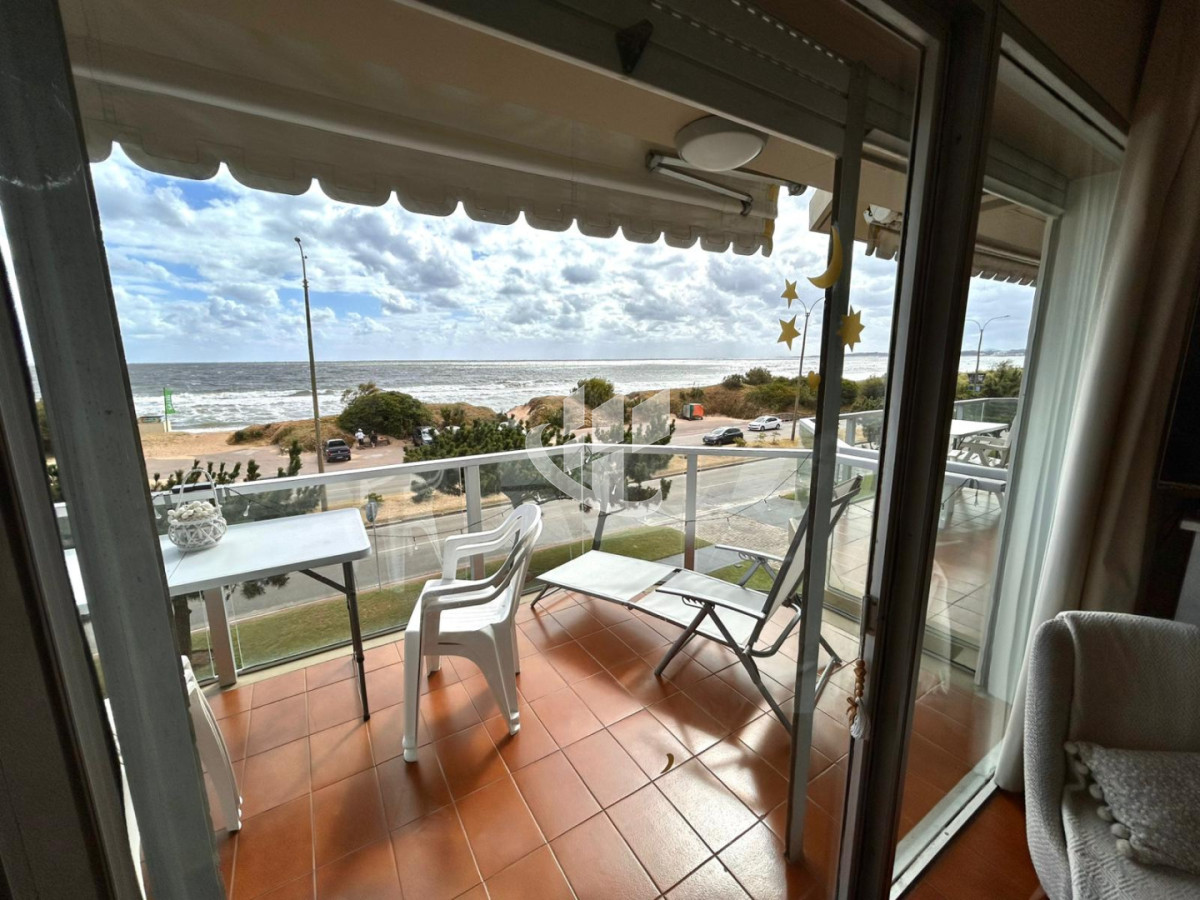 Apartamento ID.2408 - Alquiler Temporal 2 dormitorios Primera Linea Playa Mansa, Punta Del Este